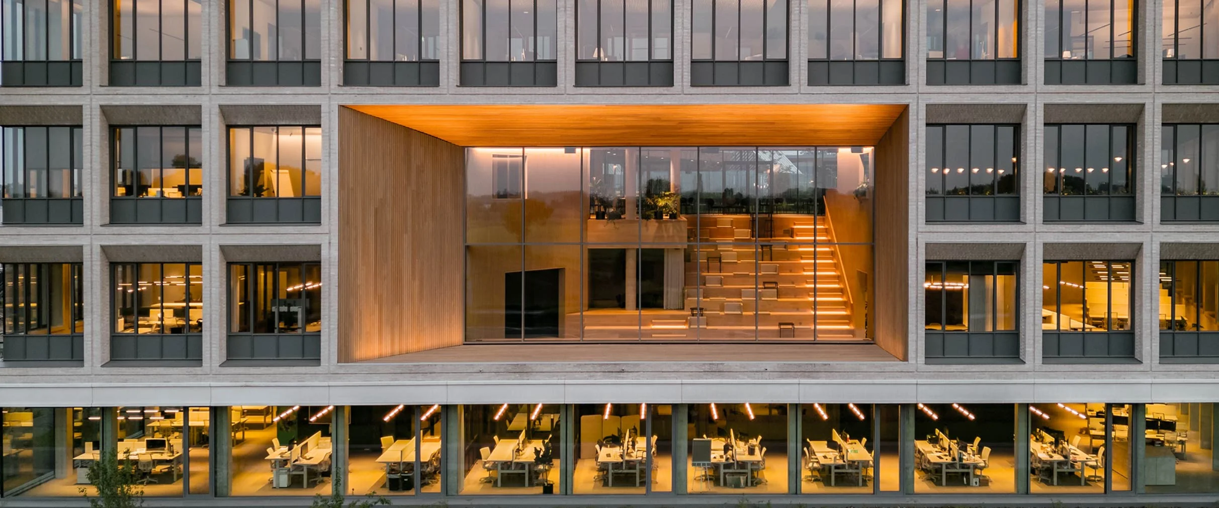 Dining minimalist cu piese din lemn masiv