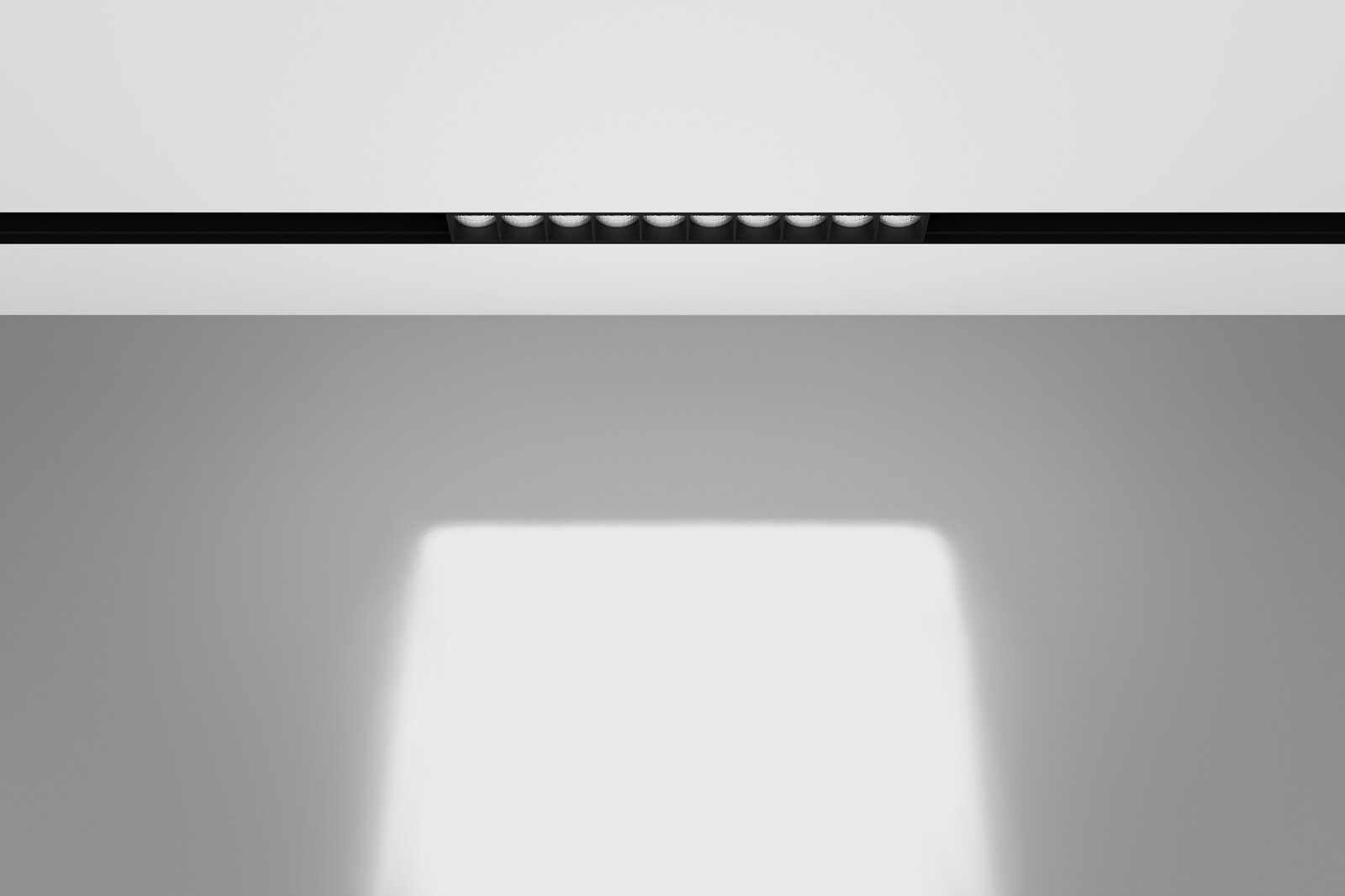 Sistem linear încastrat Centrsvet INFINITY cu module de lentile care spală un perete cu lumină