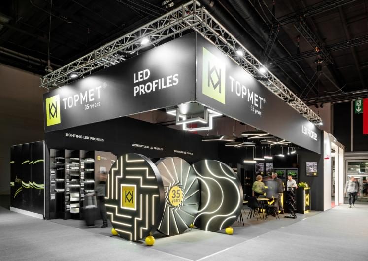 Деталь профиля Topmet с рассеивателем и LED-лентой
