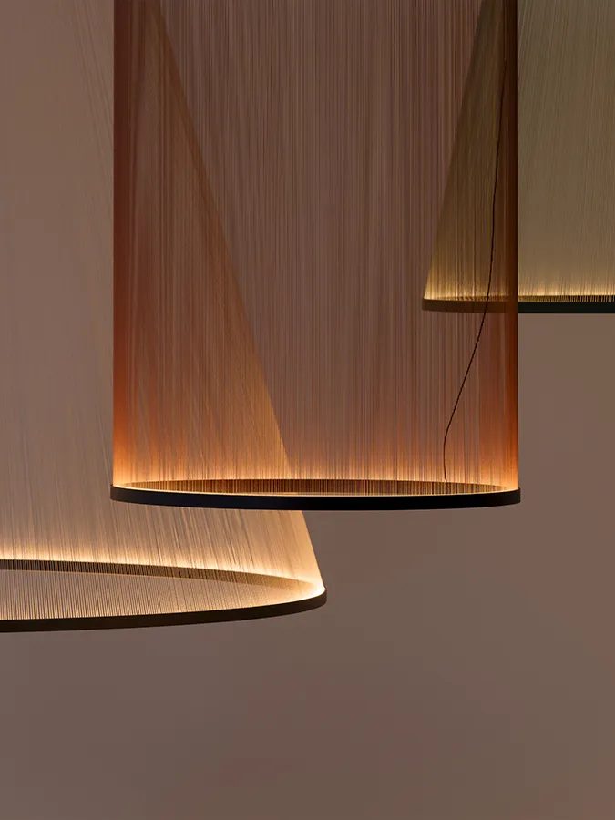Sculptură luminoasă Vibia Array, designer Umut Yamac